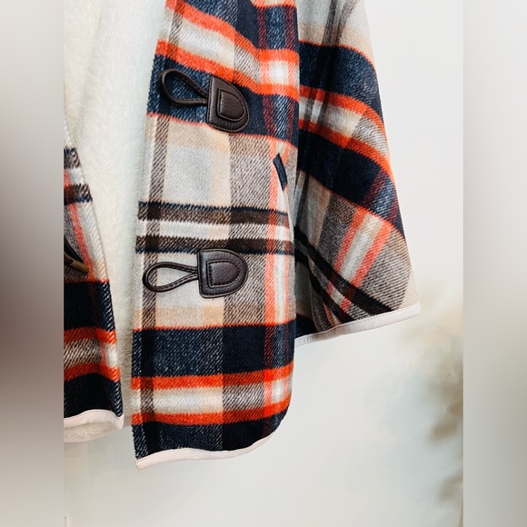 Altar’d State Plaid Fall Poncho Wrap 🍁 - Picture 6 of 9
